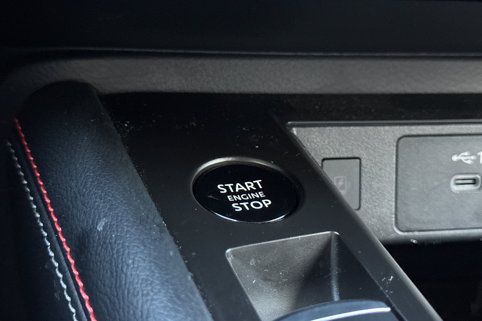 Used 2025 Nissan Kicks SR AWD/4WD image 32