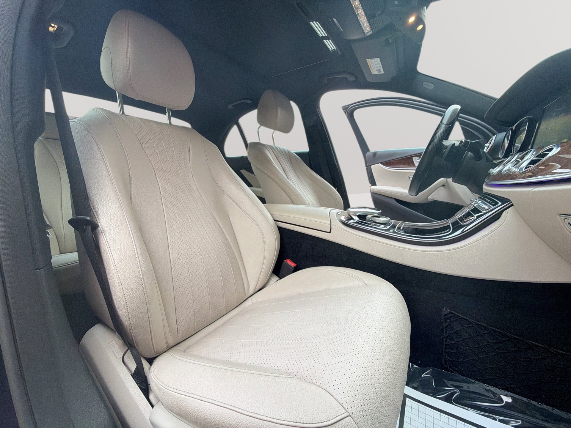 Used 2017 Mercedes-Benz E 300 4MATIC image 28