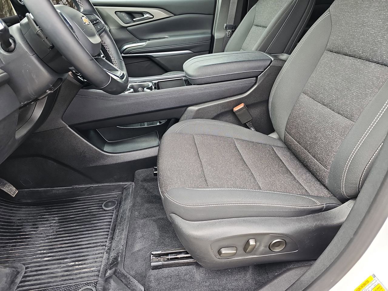 Certified 2025 Chevrolet Traverse LT w/ Sun and Wheel Package image 20