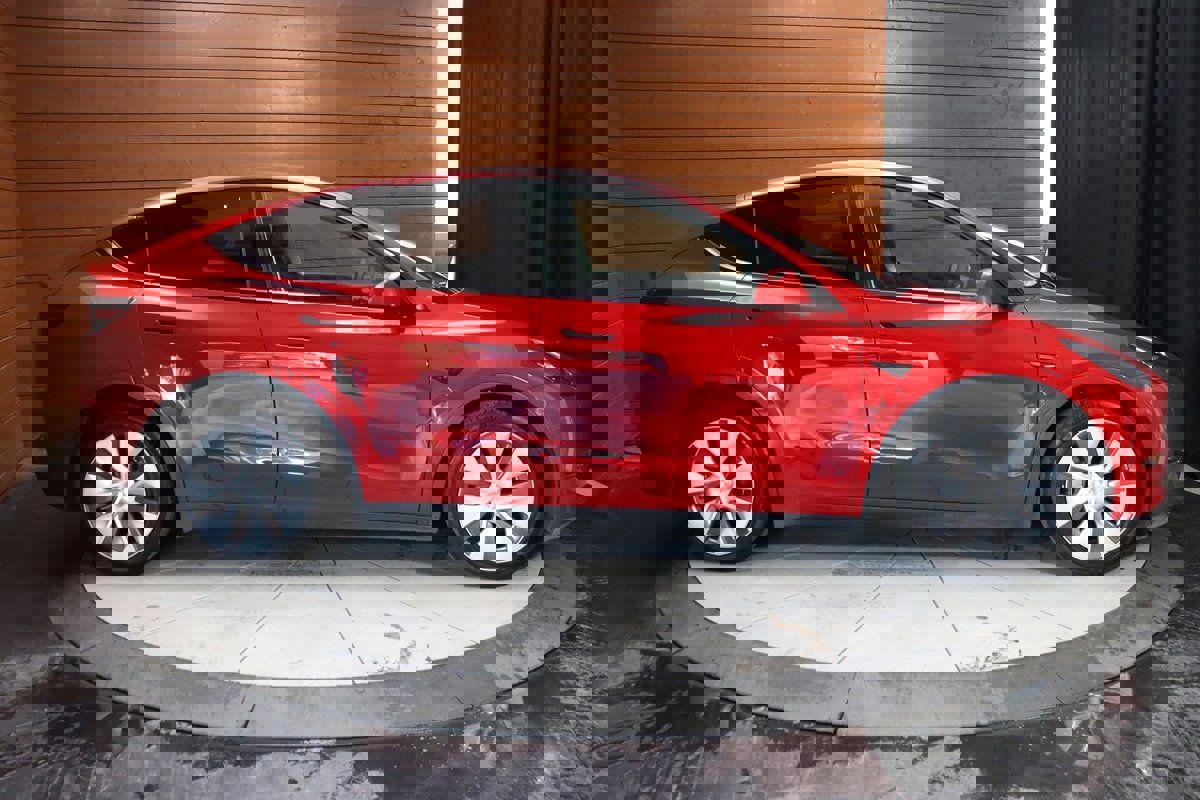 Used 2023 Tesla Model Y Long Range image 16