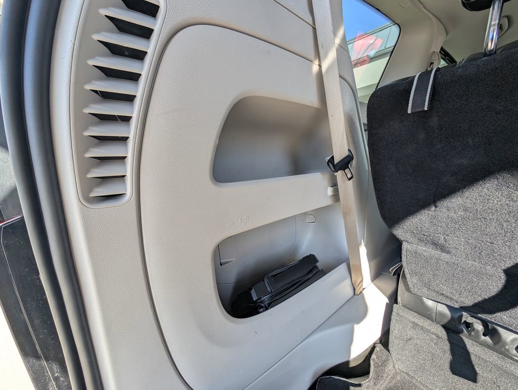 Used 2024 Chrysler Pacifica Touring-L image 41