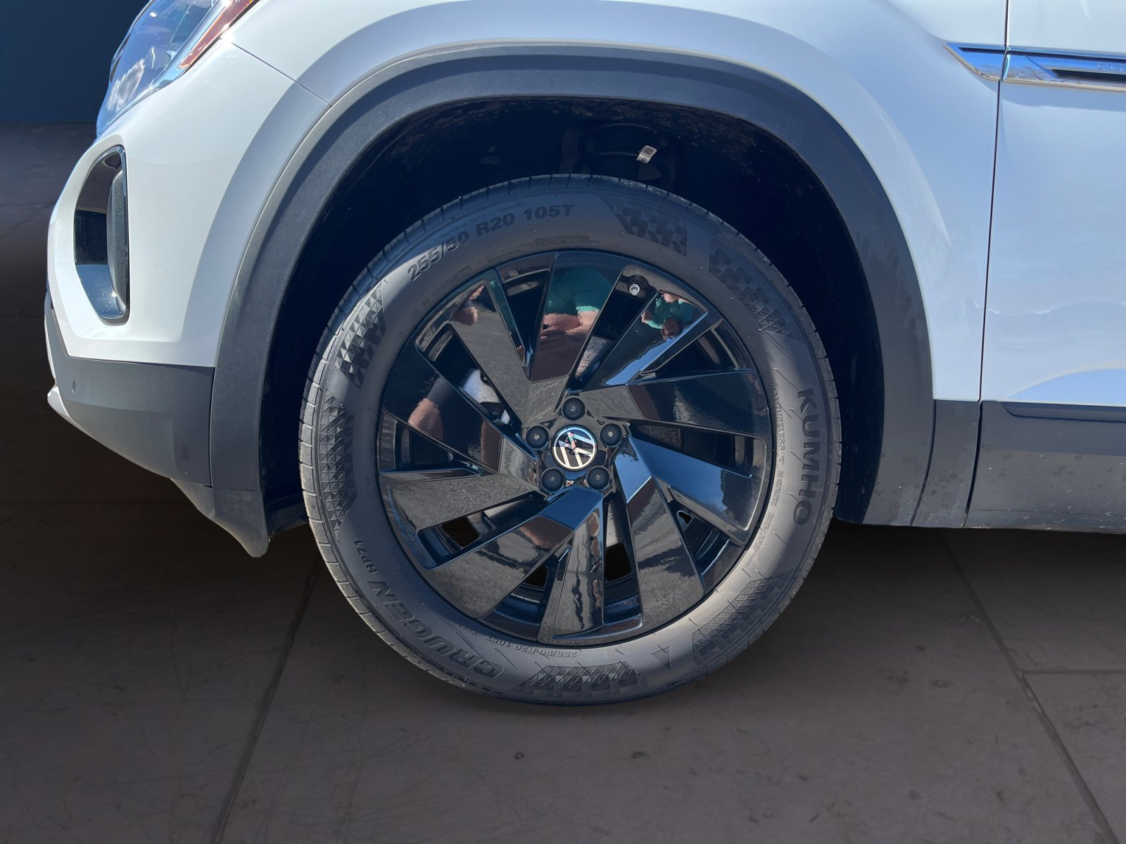 Certified 2024 Volkswagen Atlas Cross Sport SE w/ Panoramic Sunroof Package image 15