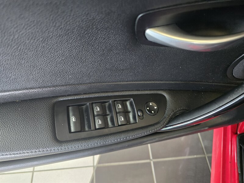 Used 2009 BMW 128i Convertible RWD image 15