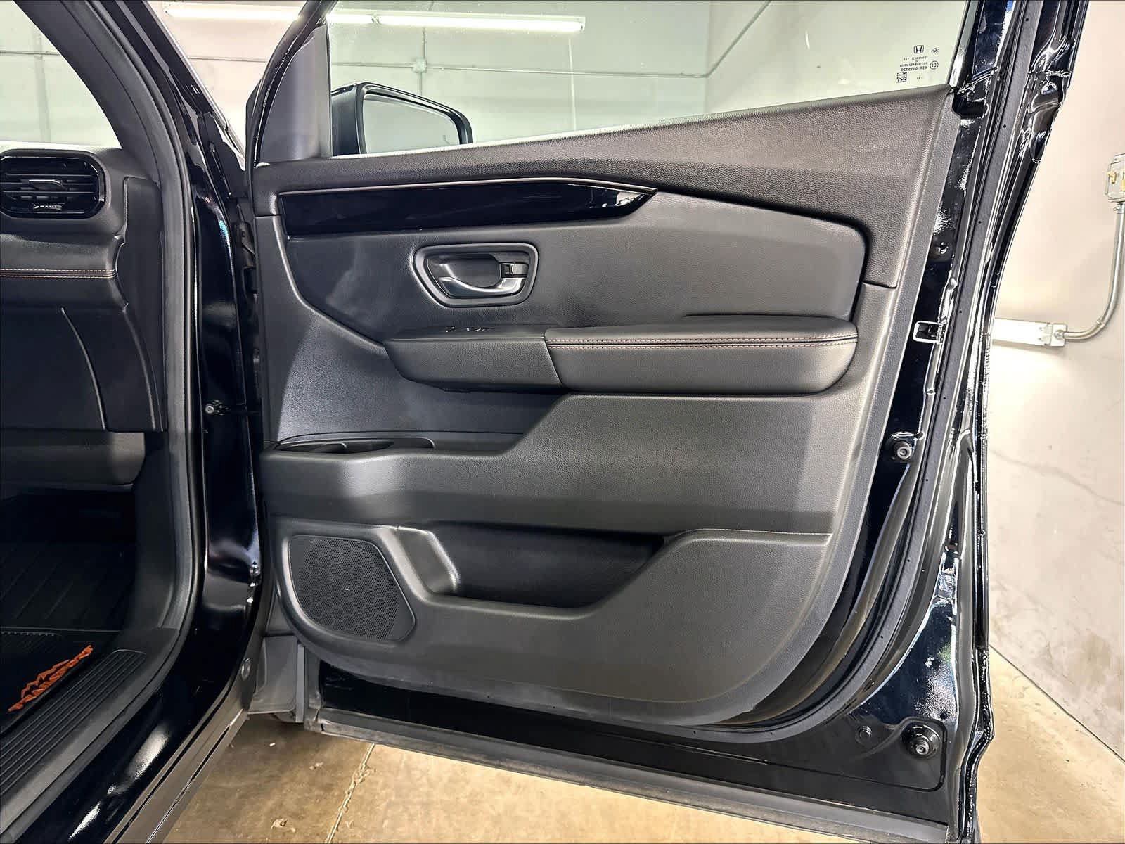 Used 2025 Honda Pilot TrailSport image 25