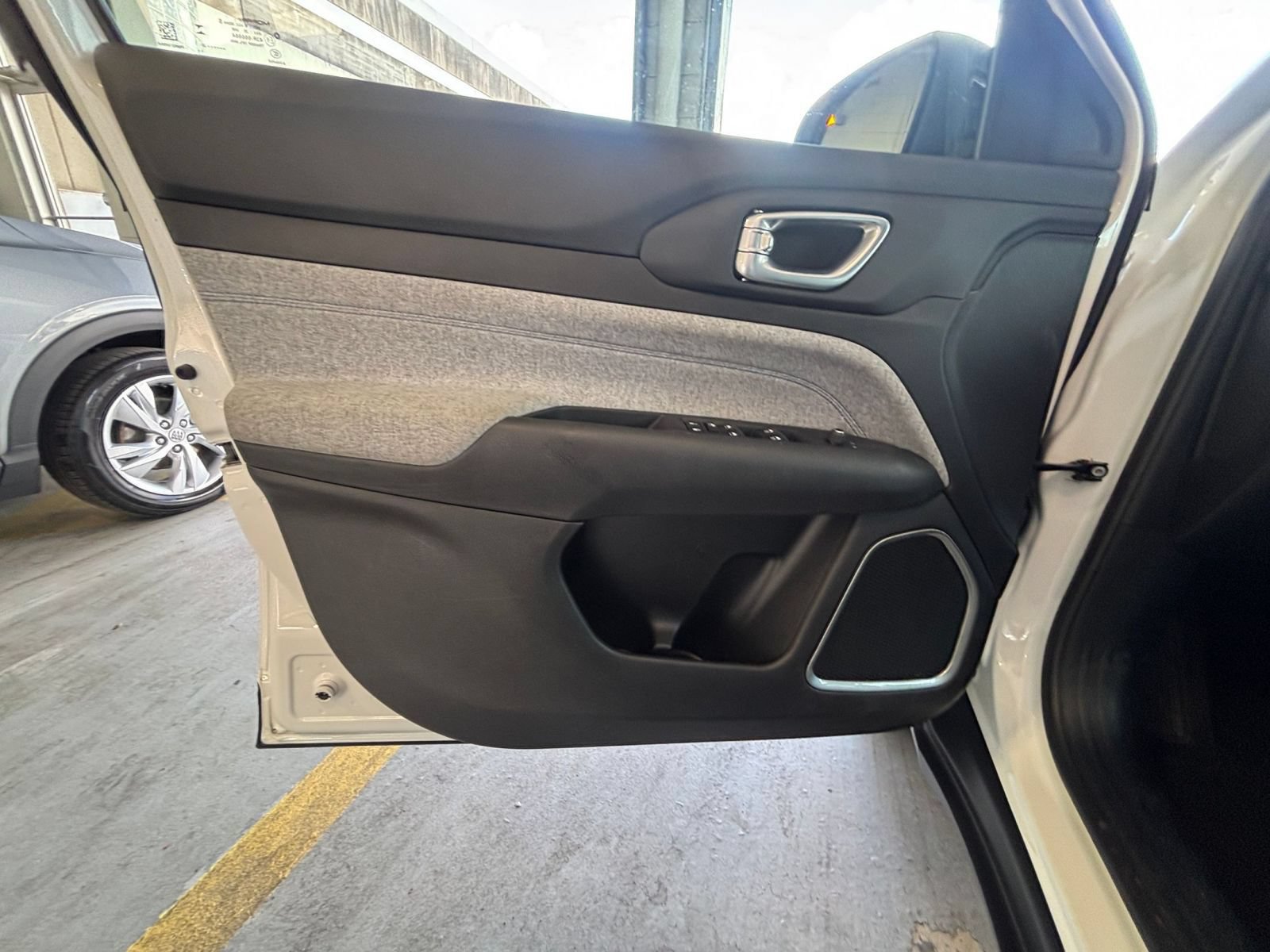 Used 2025 Jeep Compass Latitude AWD/4WD image 18