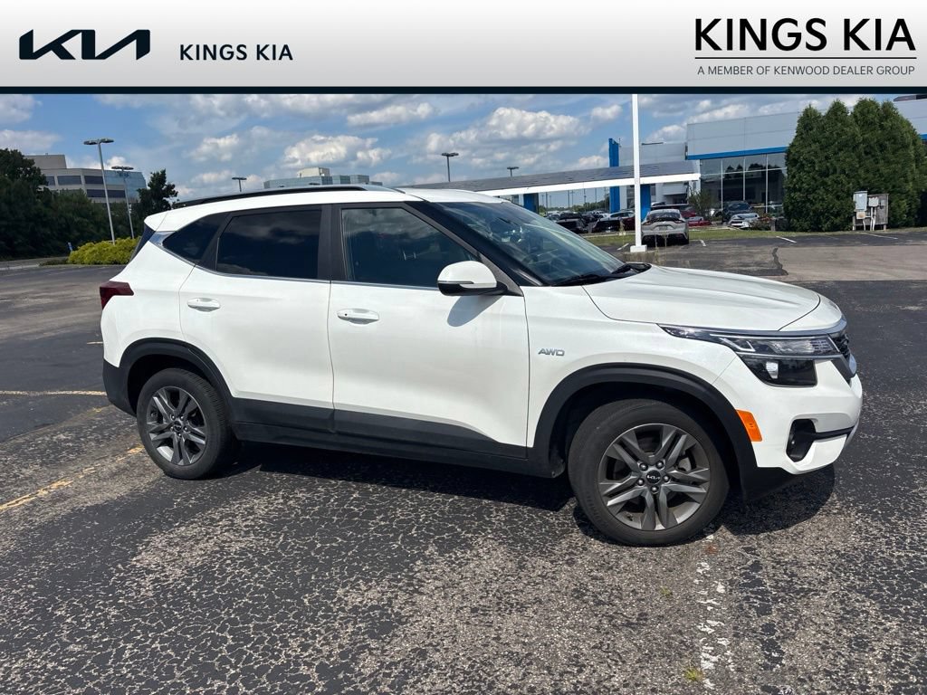 Used 2023 Kia Seltos S w/ Navigation Package AWD/4WD image 3