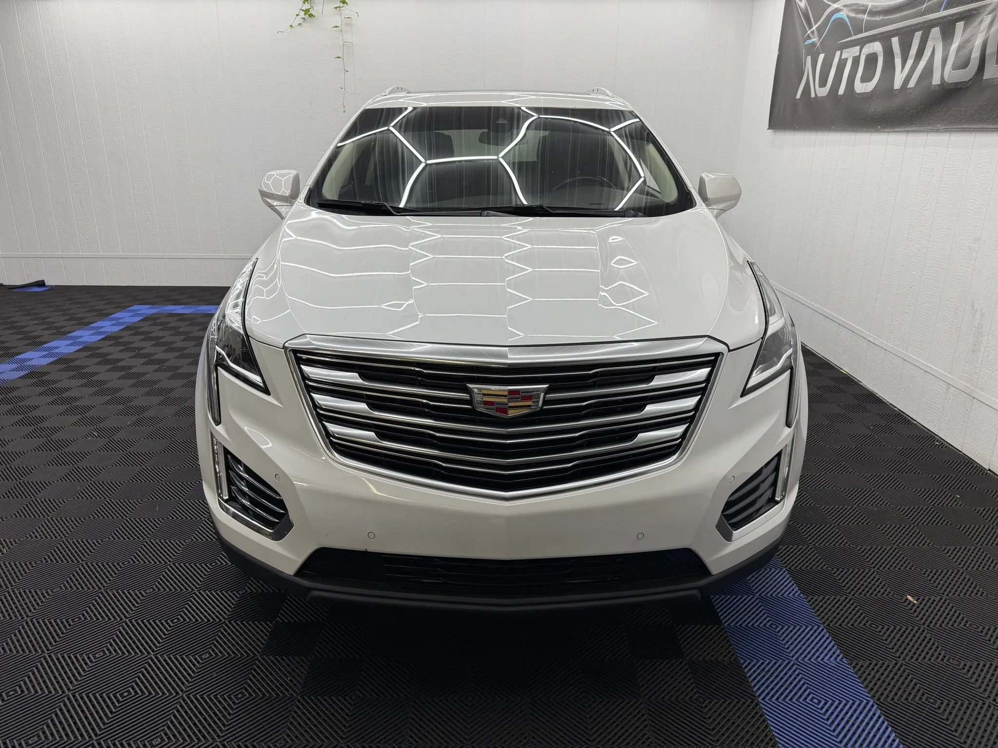 Used 2019 Cadillac XT5 Premium Luxury FWD image 4