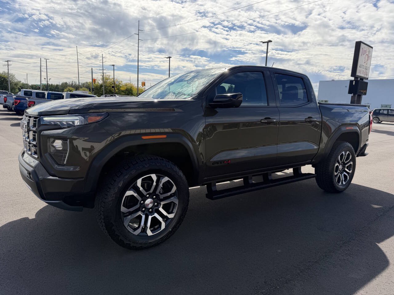 Used 2024 GMC Canyon AT4 w/ AT4 Premium Package AWD/4WD image 4
