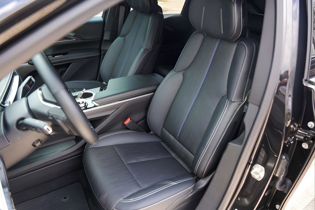 Certified 2024 Cadillac Lyriq Luxury image 7