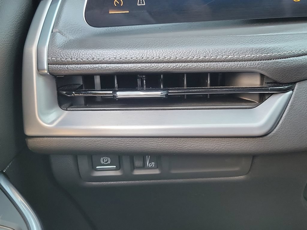 Used 2025 Cadillac XT4 Premium Luxury FWD image 14