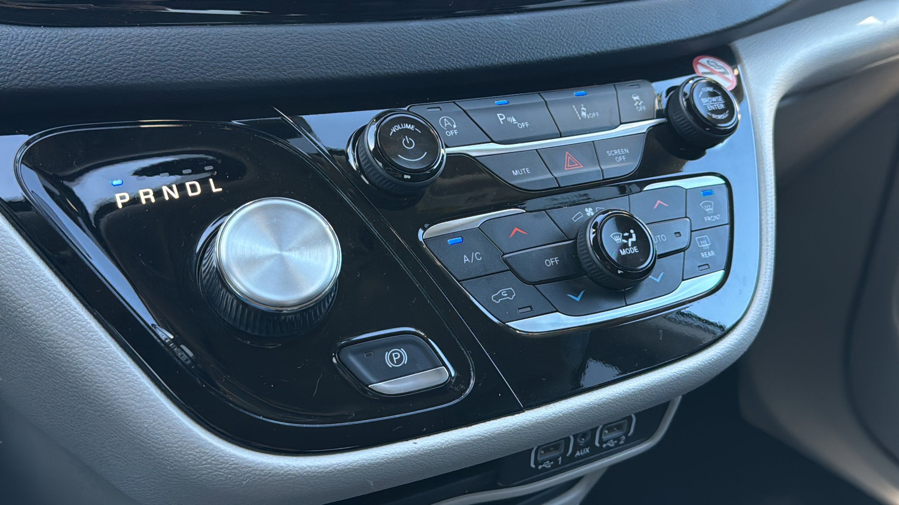 Used 2023 Chrysler Pacifica Touring-L image 17