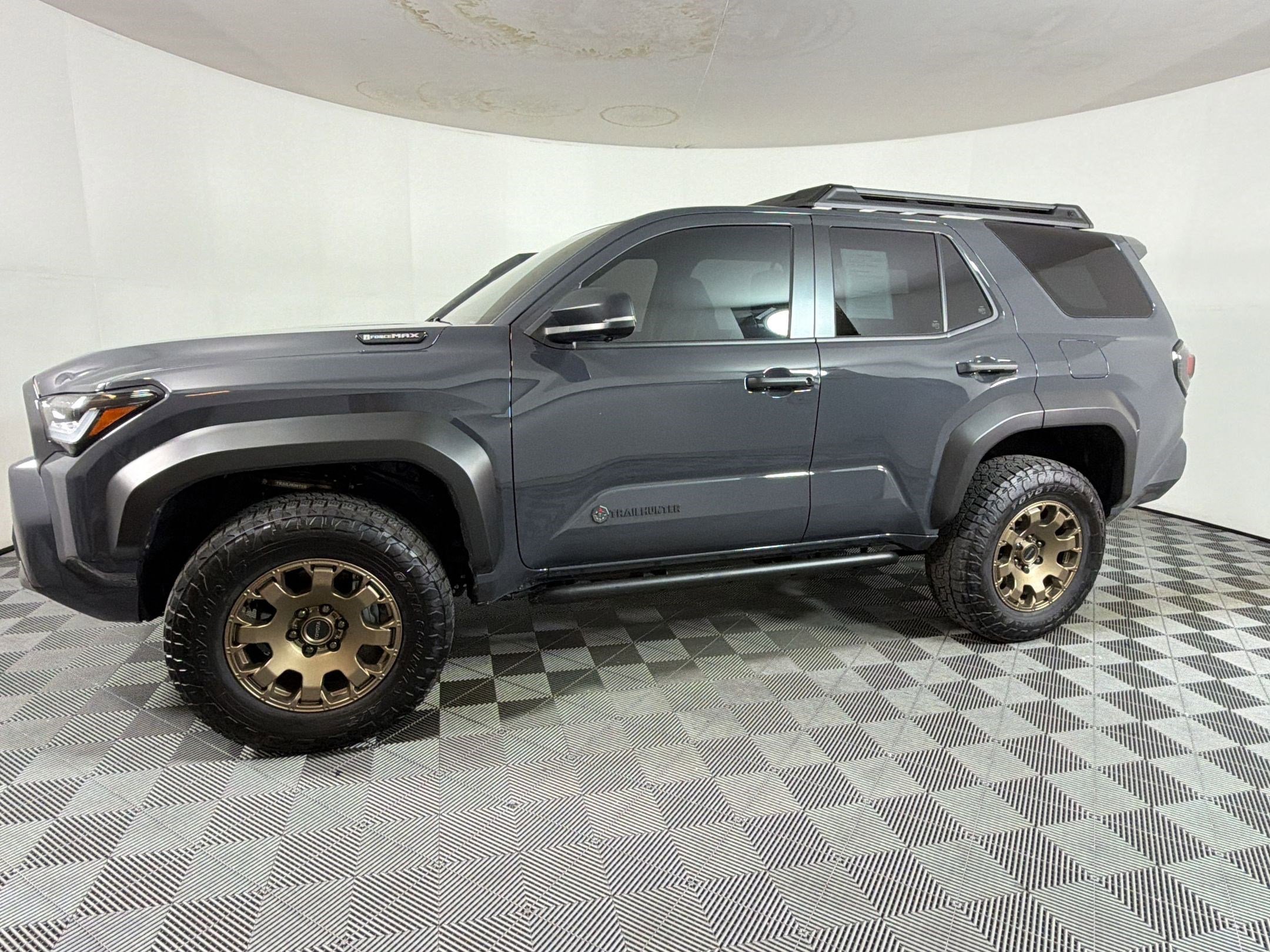 Used 2025 Toyota 4Runner Trailhunter AWD/4WD image 2