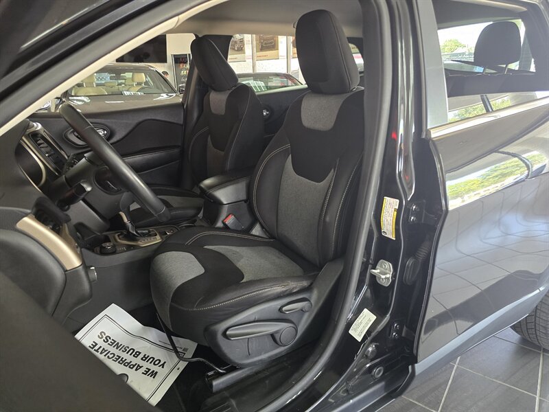 Used 2014 Jeep Cherokee Latitude AWD/4WD image 9