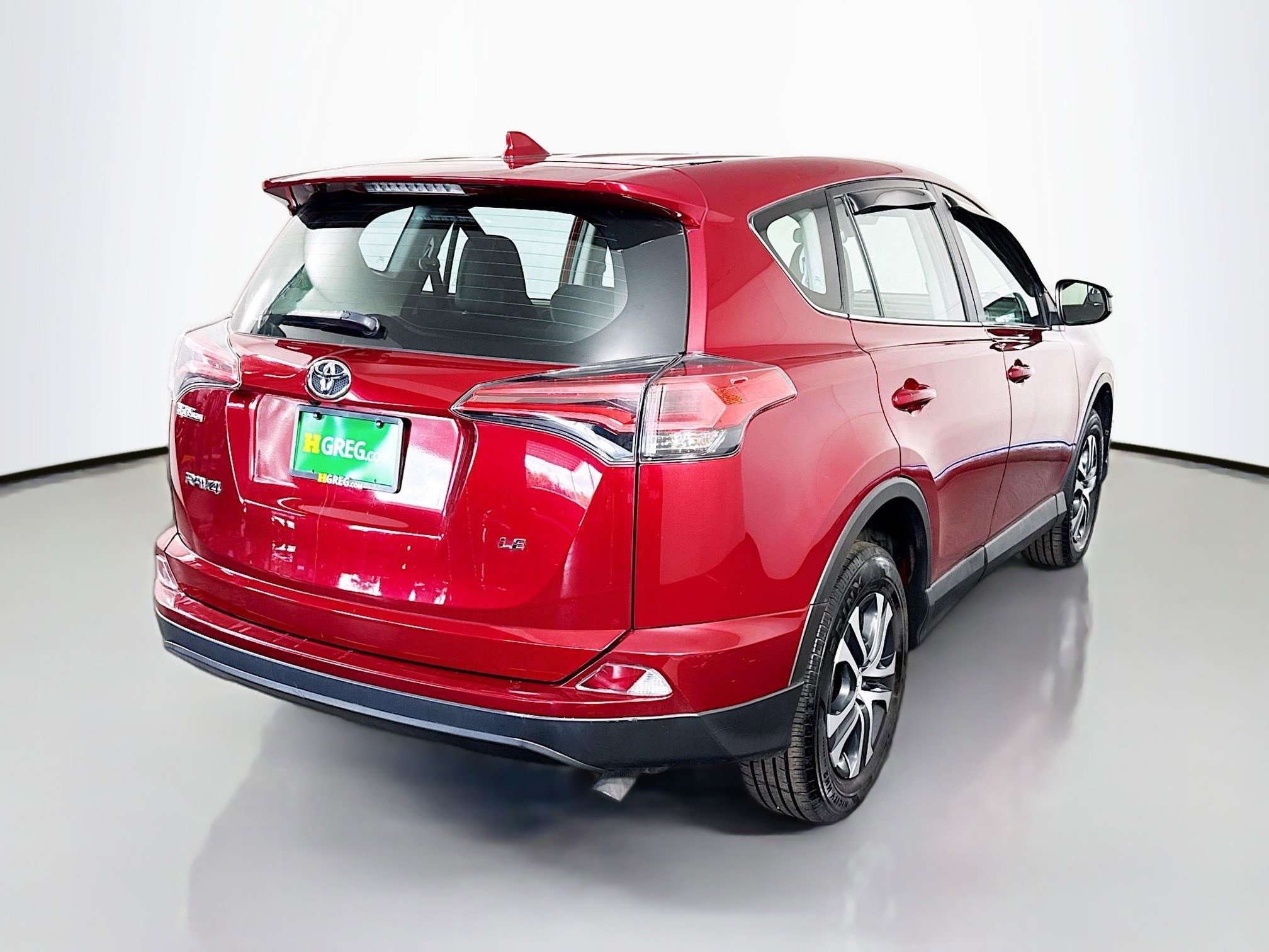 Used 2018 Toyota RAV4 LE image 10