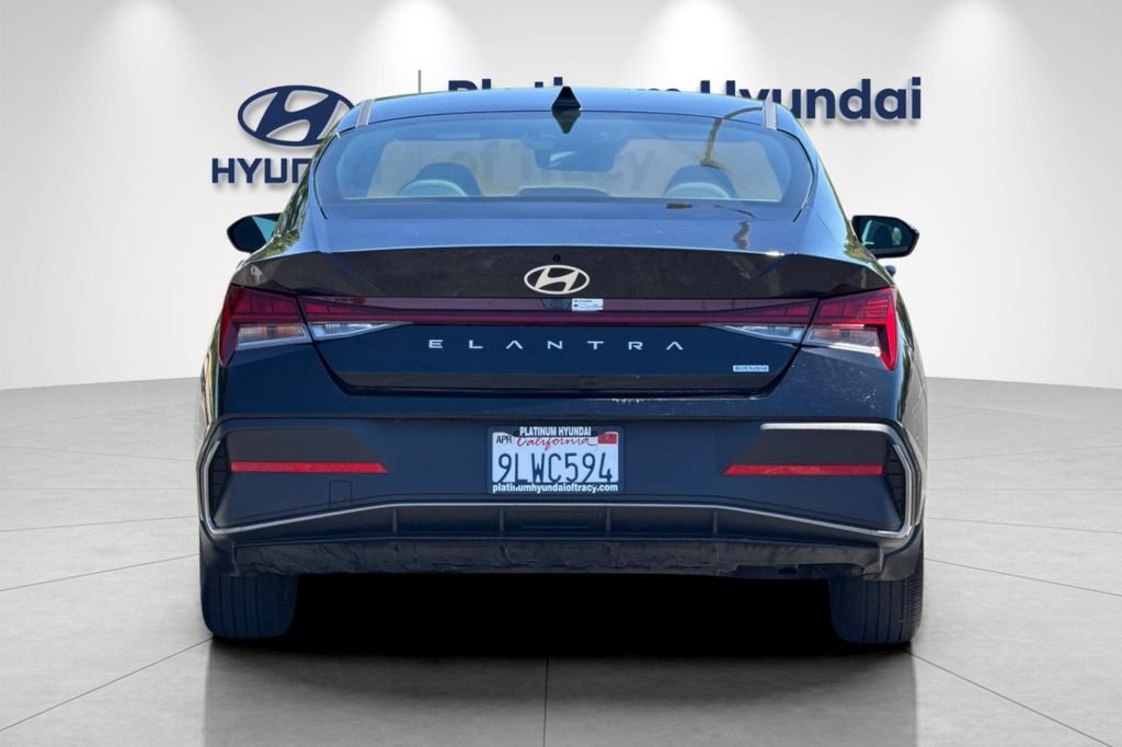 Used 2024 Hyundai Elantra Blue FWD image 5