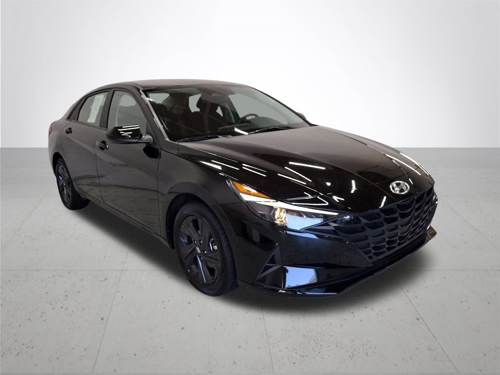 Certified 2023 Hyundai Elantra SEL w/ Preferred Accessory Package FWD image 5