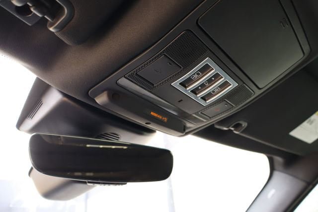 Used 2019 Land Rover Discovery HSE AWD/4WD image 29