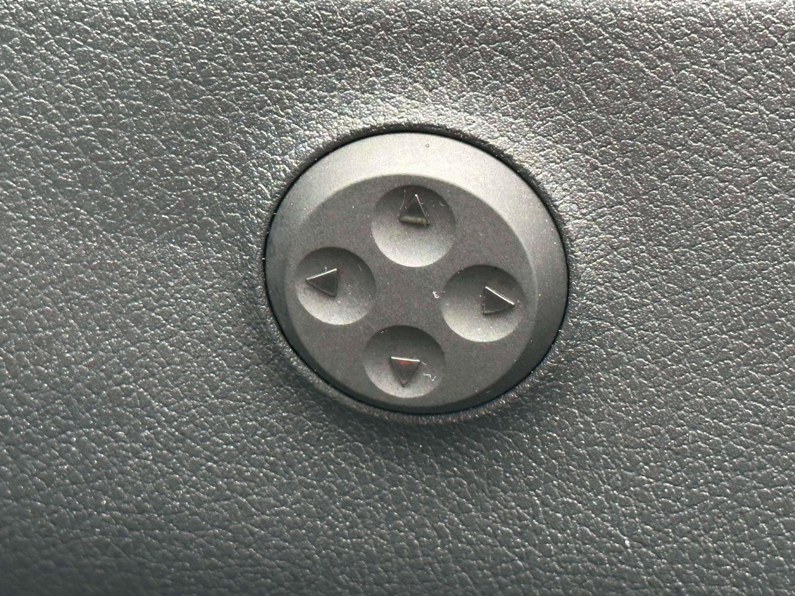 Used 2025 Mercedes-Benz GLC 300 4MATIC image 15