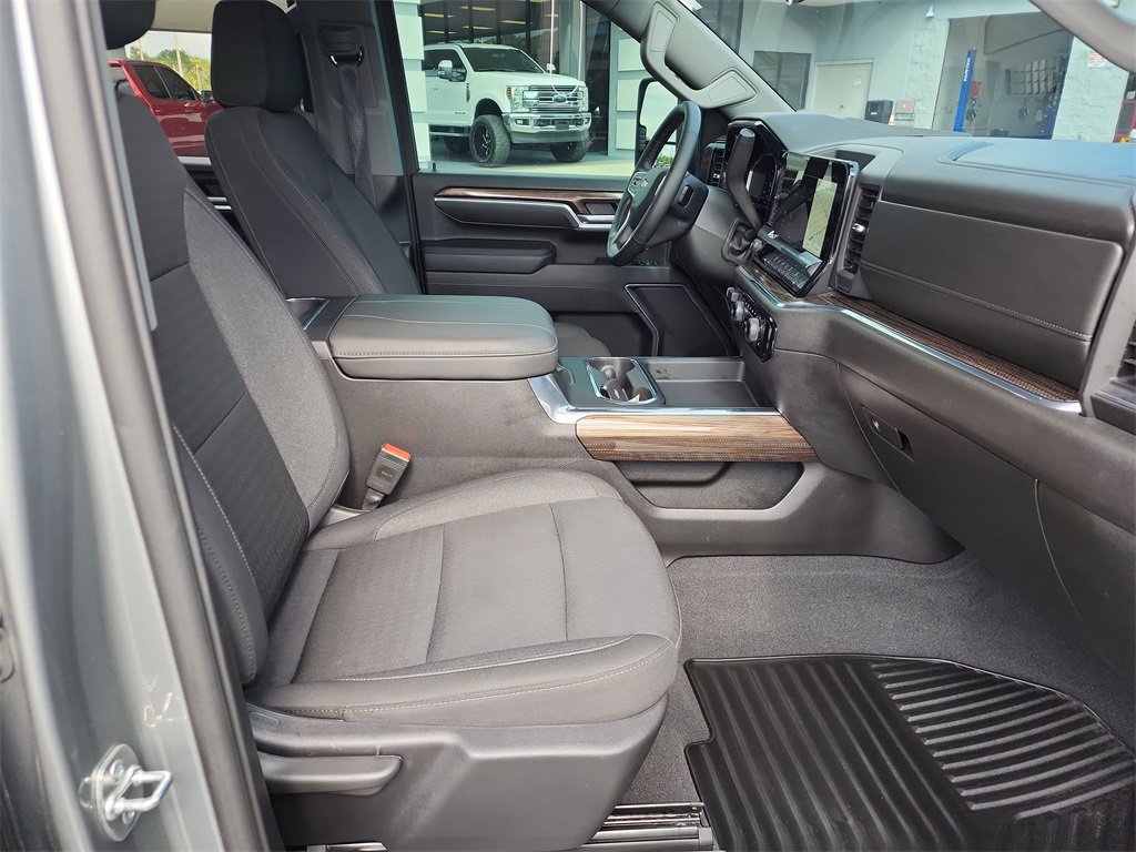 Used 2025 Chevrolet Silverado 3500 LT AWD/4WD image 11
