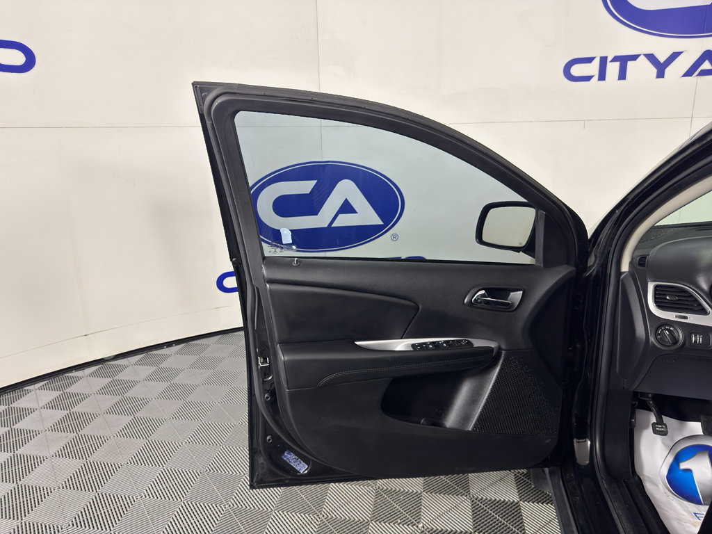 Used 2018 Dodge Journey SE image 12