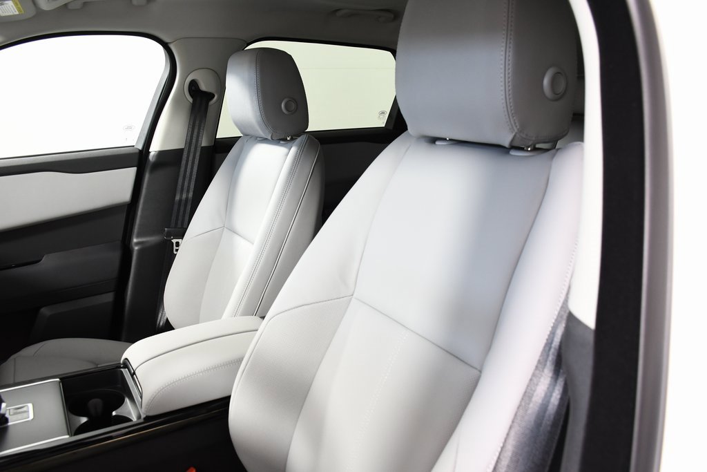 Used 2025 Land Rover Range Rover Velar Dynamic SE image 17