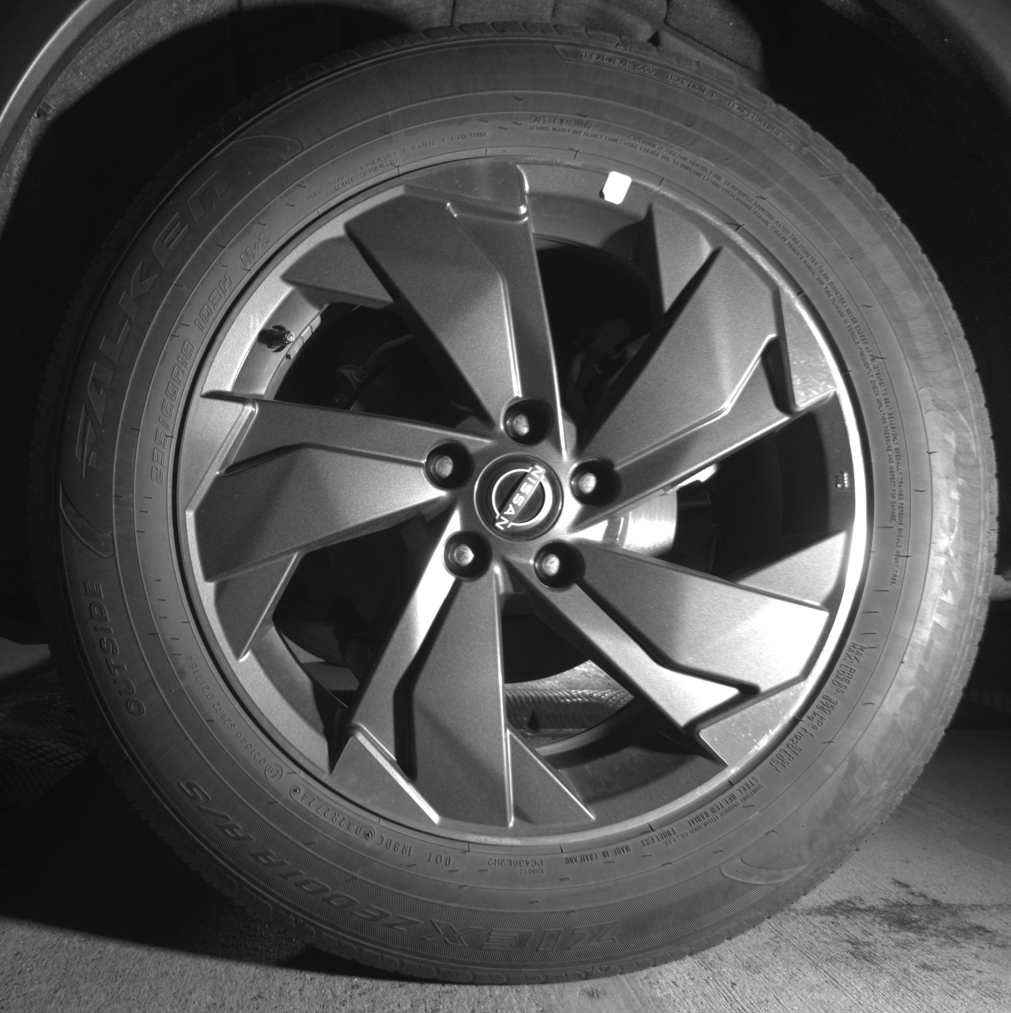 Used 2025 Nissan Rogue SV FWD image 14