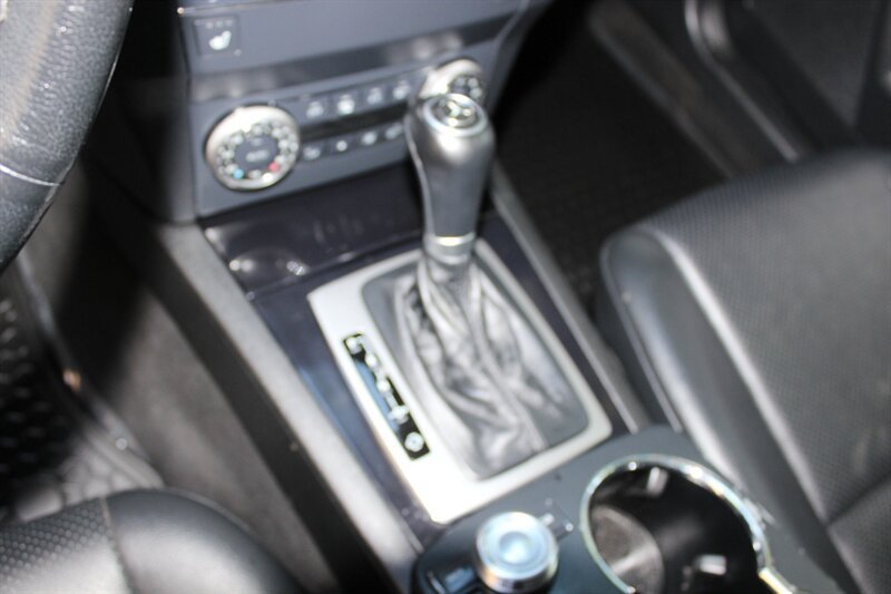 Used 2010 Mercedes-Benz GLK 350 4MATIC image 12