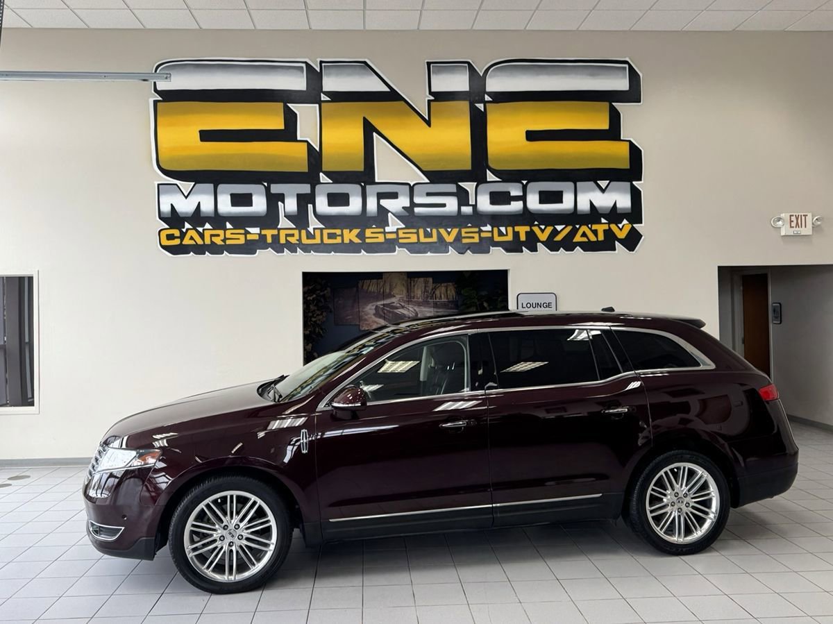 Used 2019 Lincoln MKT AWD image 4