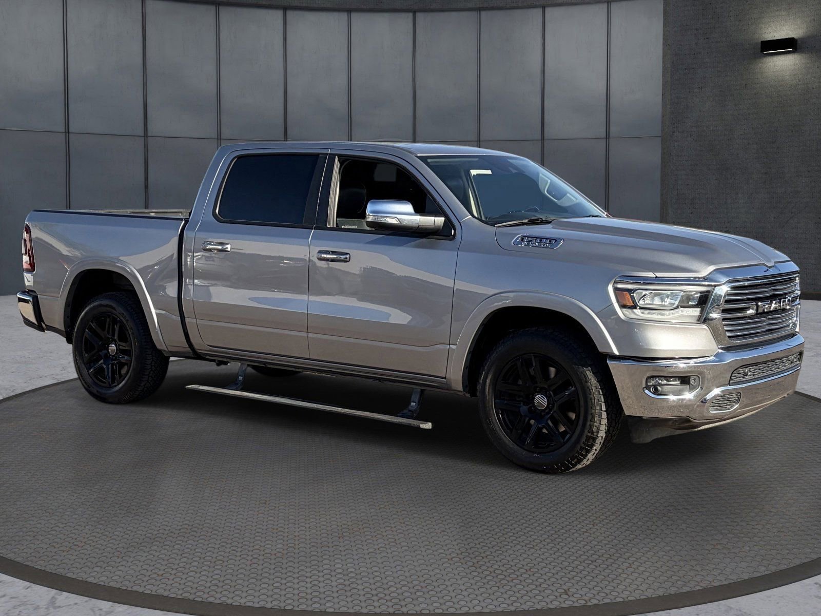 Used 2022 RAM 1500 Laramie AWD/4WD image 9