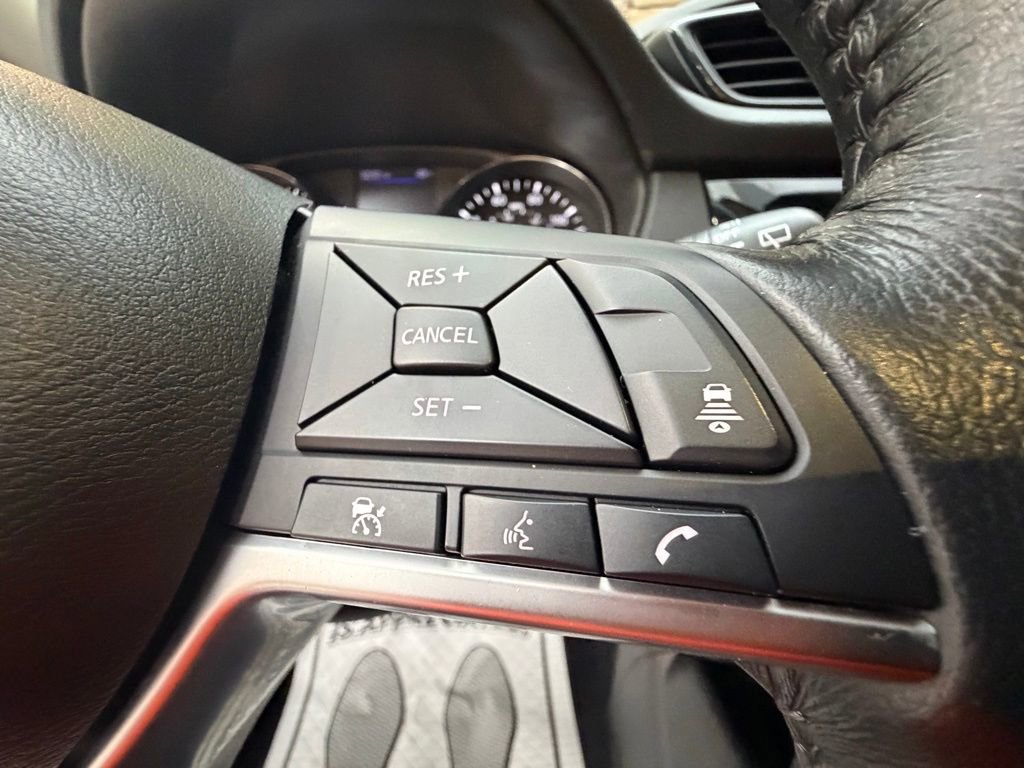 Used 2018 Nissan Rogue SV w/ Sun & Sound Touring Package image 24