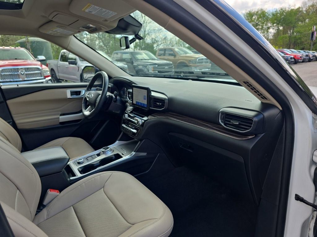 Used 2021 Ford Explorer Limited w/ Equipment Group 301A AWD/4WD image 19