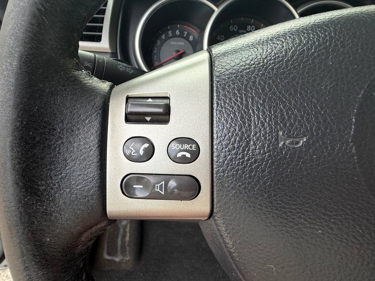 Used 2009 Nissan Versa Hatchback w/ Convenience Pkg FWD image 16