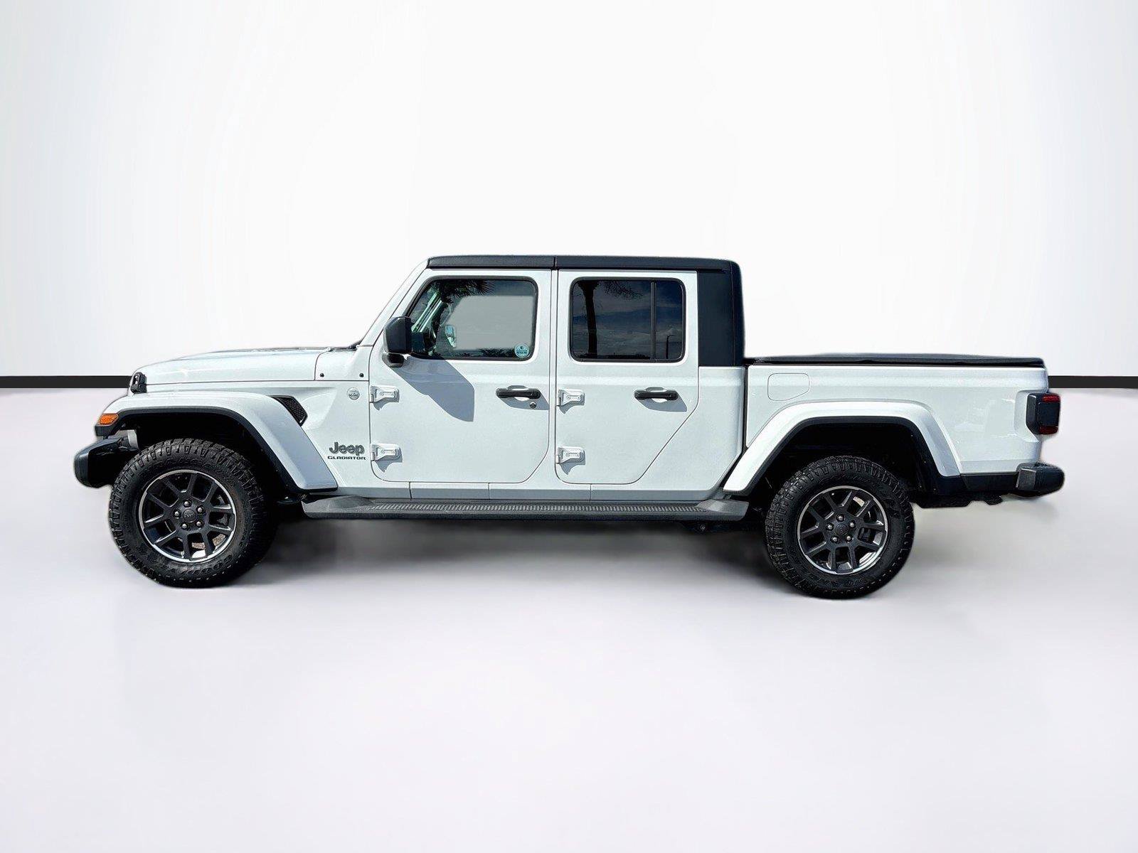Used 2020 Jeep Gladiator Overland AWD/4WD image 4