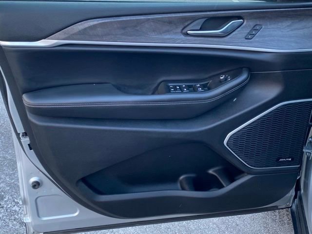 Used 2021 Jeep Grand Cherokee L Limited image 11