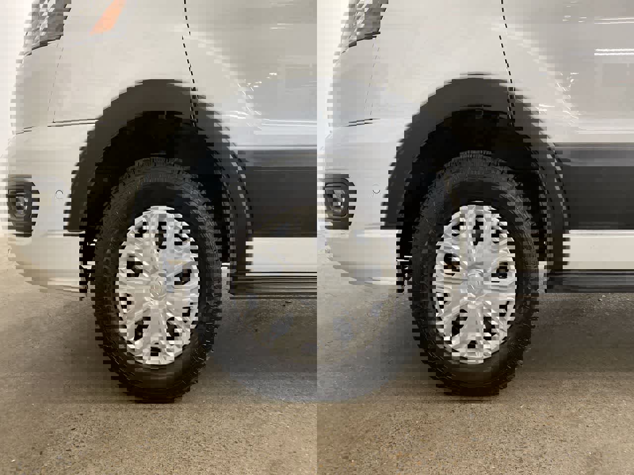 Used 2023 Ford Transit 350 XLT image 12