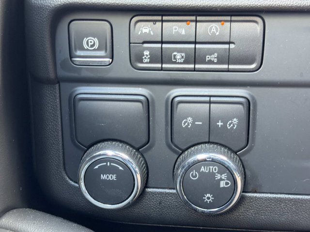 Used 2025 Chevrolet Tahoe LT RWD image 32