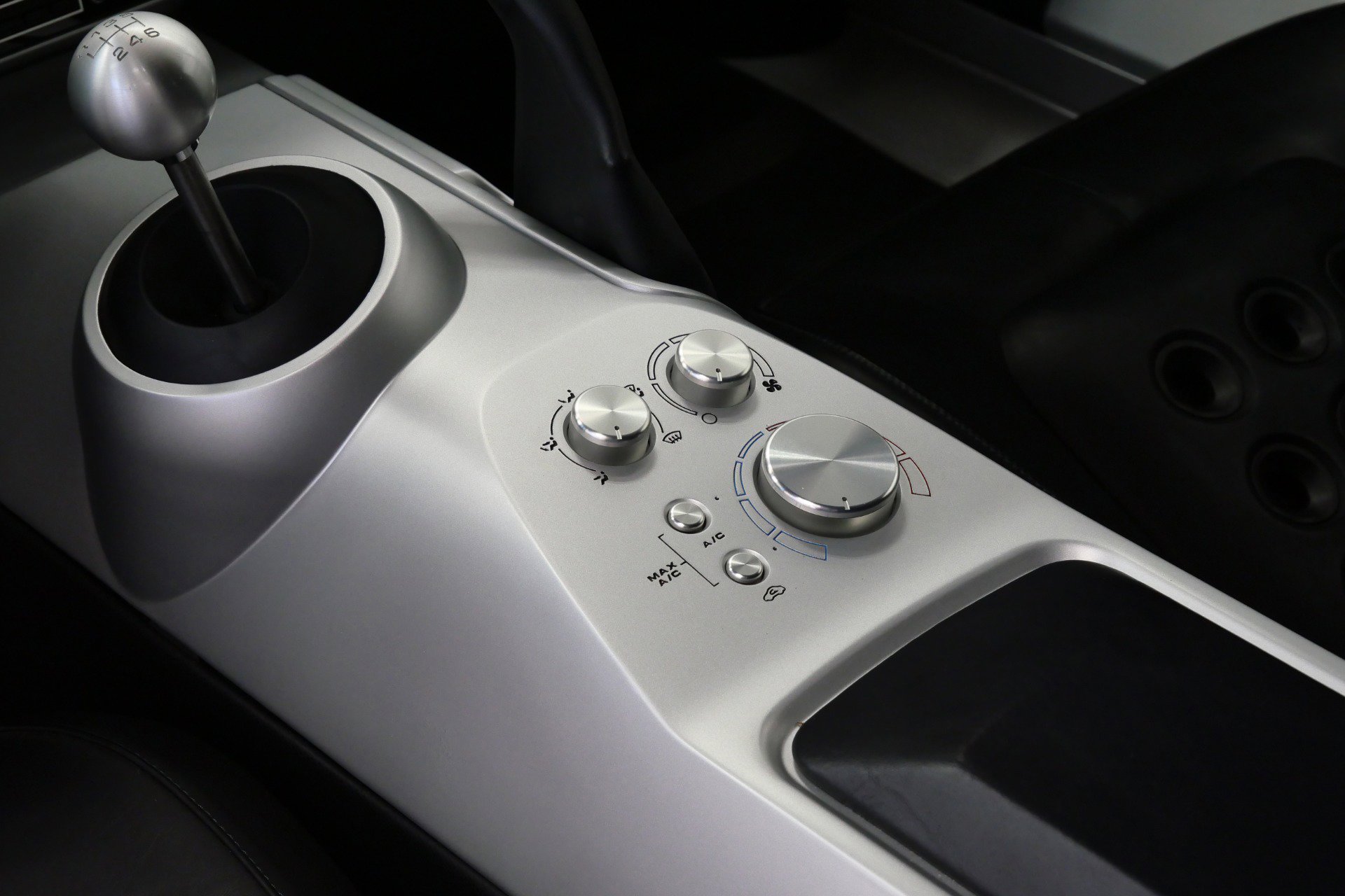 Used 2005 Ford GT image 26