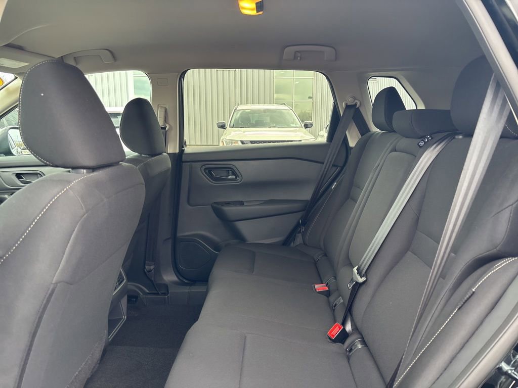 Used 2024 Nissan Rogue S AWD/4WD image 14