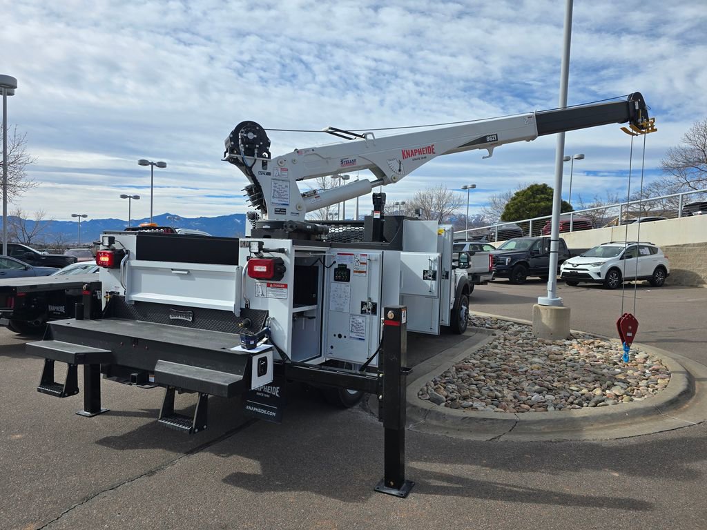 New 2026 Ford F550 4x4 Crew Cab image 4