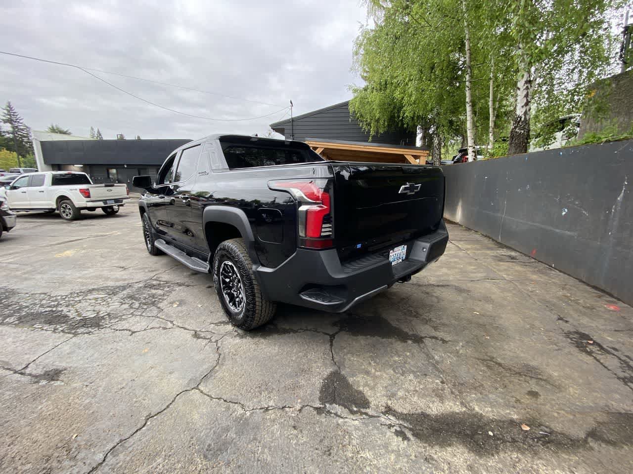 Used 2026 Chevrolet Silverado EV Trail Boss AWD/4WD image 4
