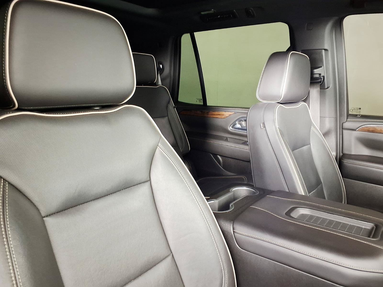 Used 2021 Chevrolet Tahoe Premier w/ Premium Package AWD/4WD image 11