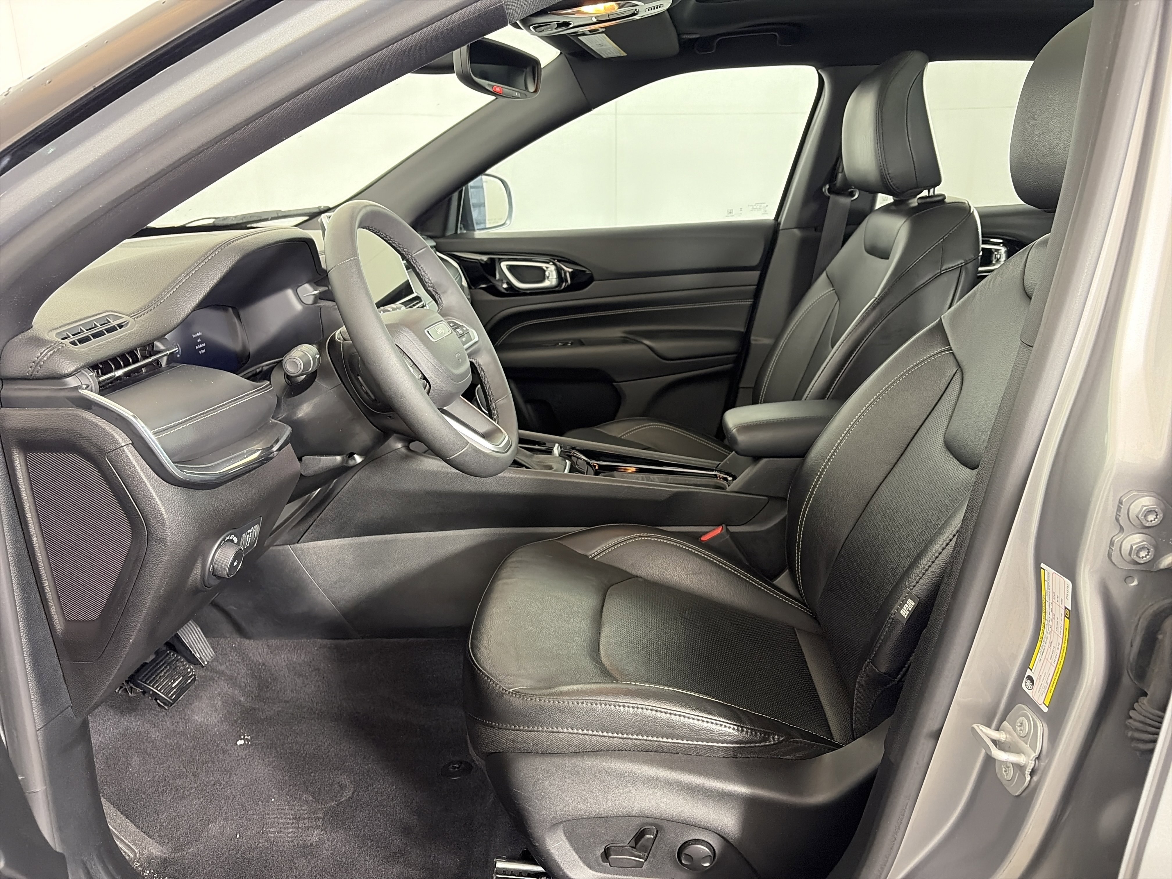 Used 2023 Jeep Compass High Altitude image 6