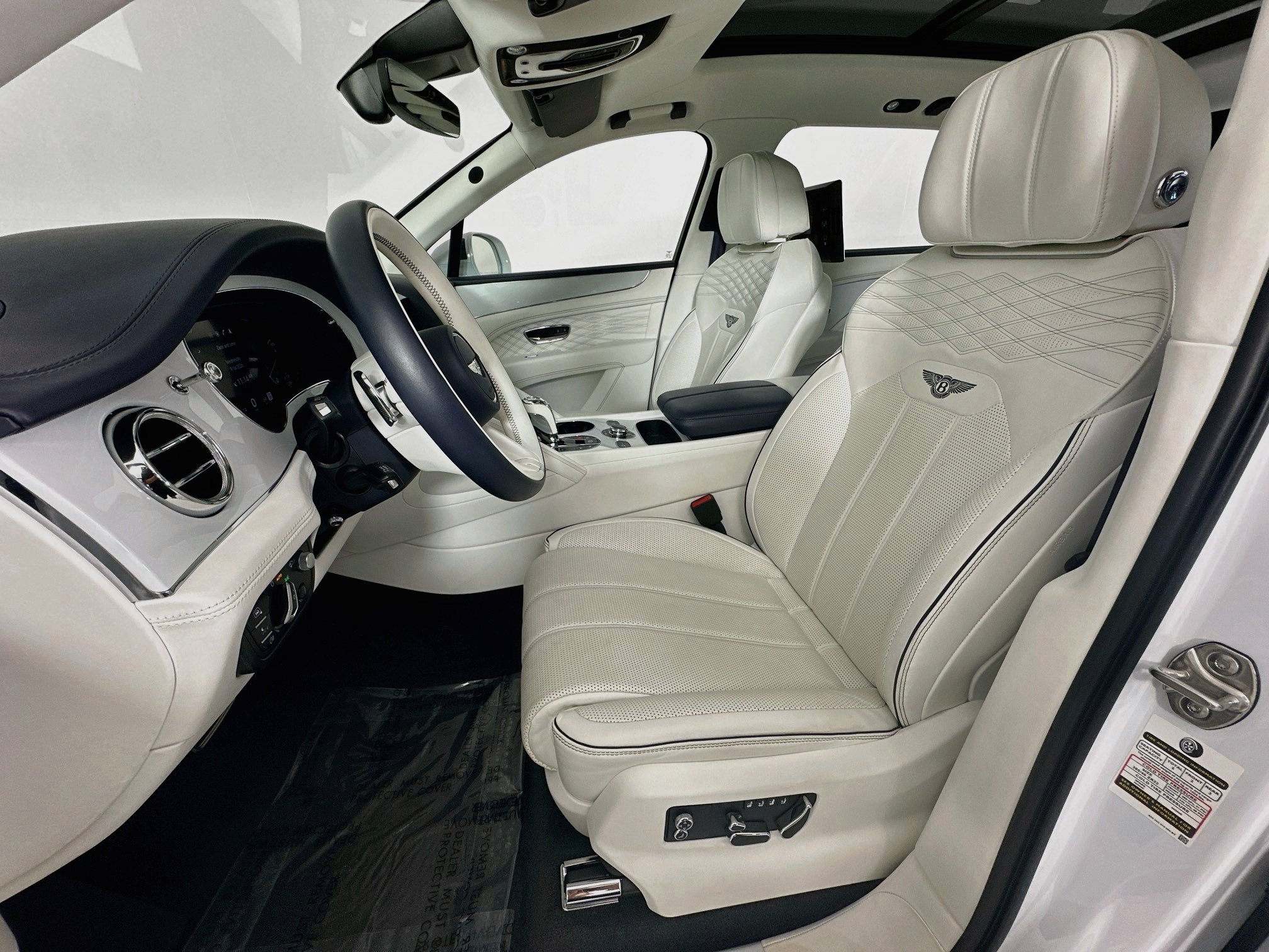 Certified 2023 Bentley Bentayga Extended Wheelbase AWD/4WD image 20