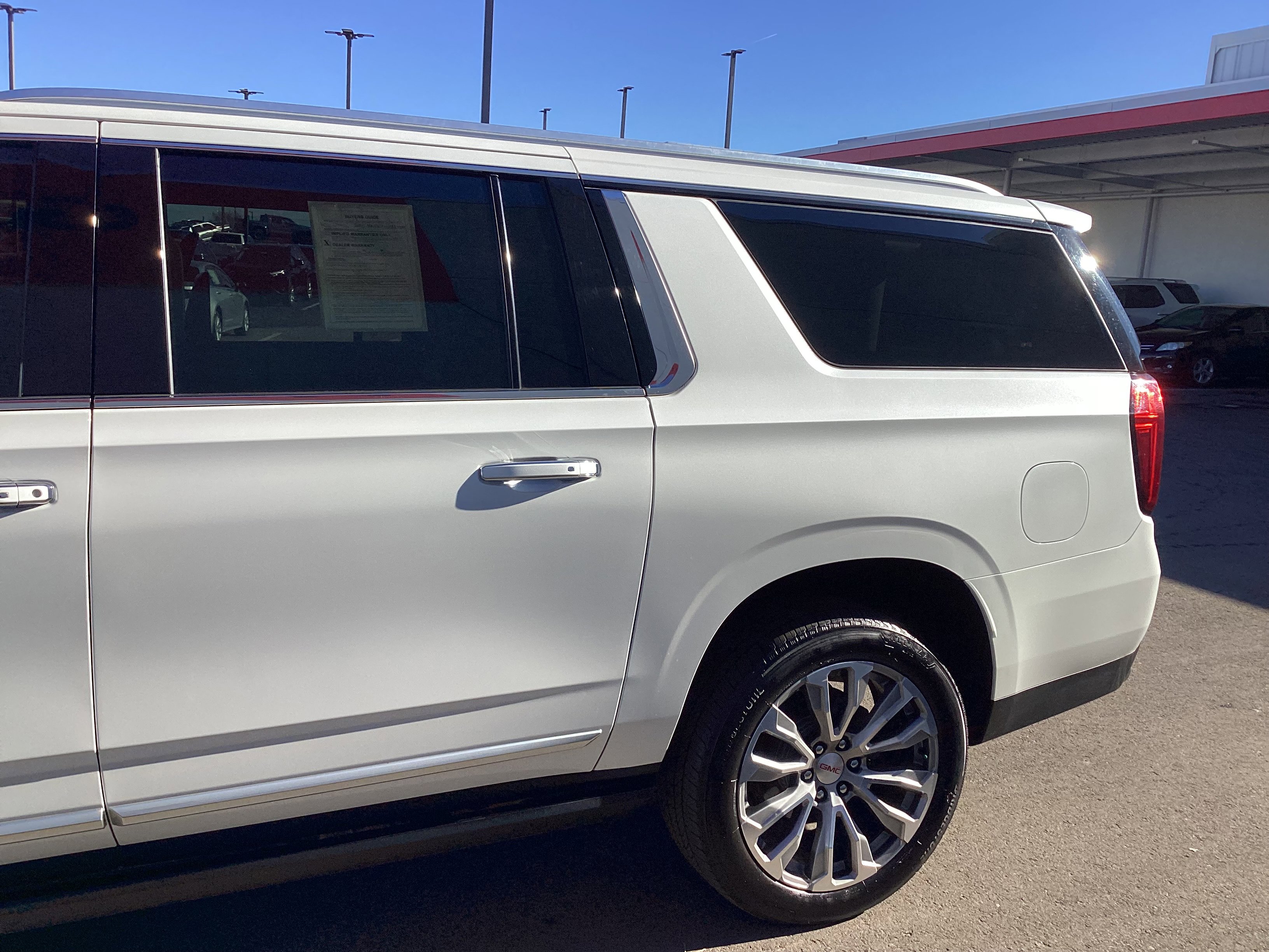 Used 2021 GMC Yukon XL Denali w/ Denali Premium Package image 8