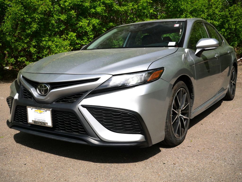 Used 2024 Toyota Camry SE w/ Cold Weather Package AWD/4WD image 3