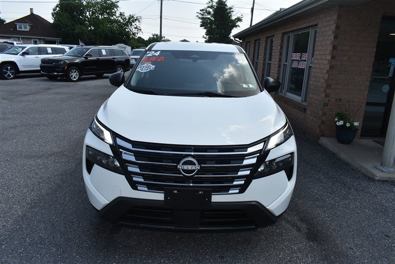 Used 2024 Nissan Rogue S AWD/4WD image 8