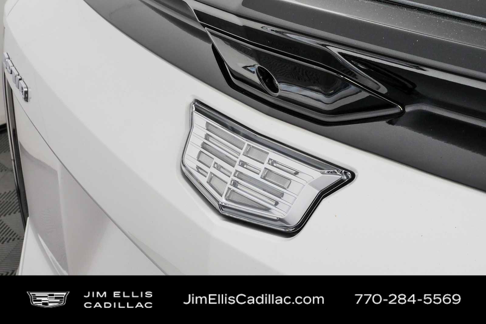 Certified 2025 Cadillac Optiq Luxury 2 w/ LPO, Floor Liner Package AWD/4WD image 36
