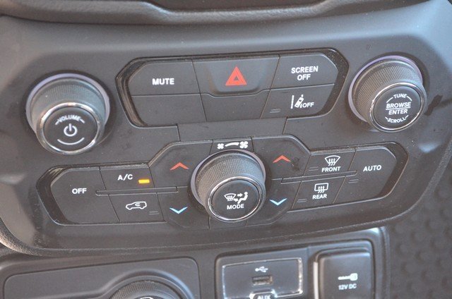 Used 2023 Jeep Renegade Latitude image 31