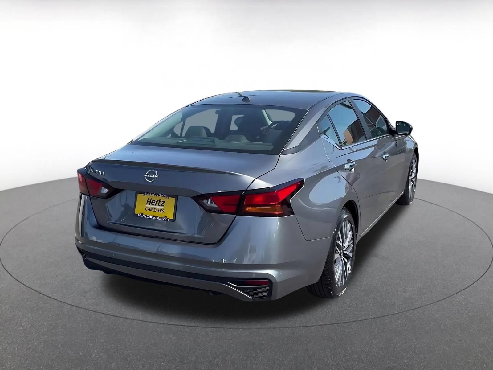 Used 2025 Nissan Altima 2.5 SV FWD image 13