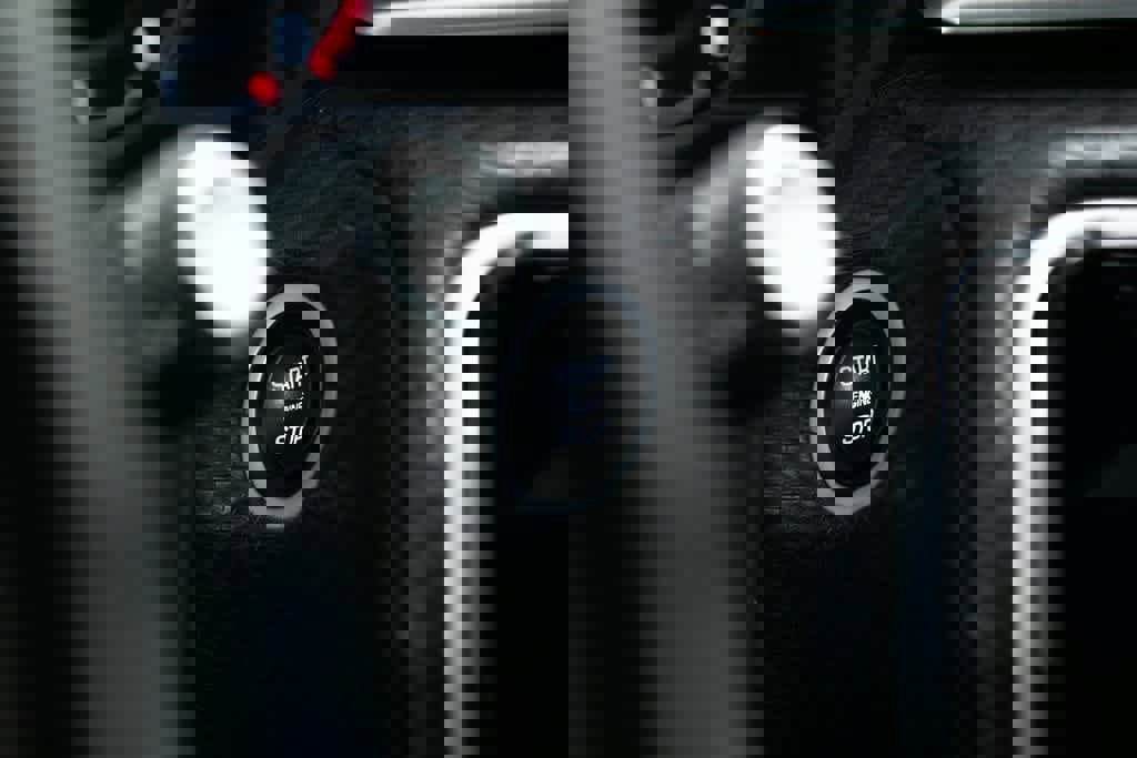 Used 2018 Land Rover Range Rover Velar S image 26